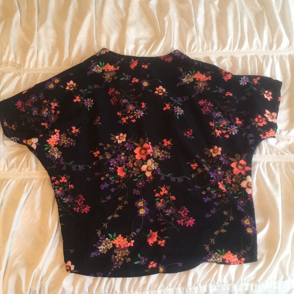 Floral Short Sleeved Kimono - Picture 3 of 3